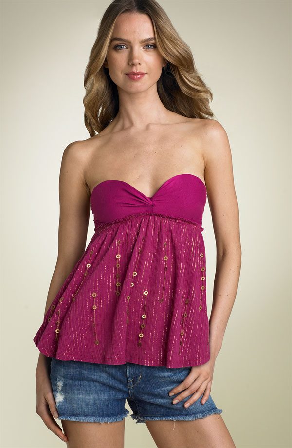 Blusa strapless -sin tirantes- de Free People un tipo de ropa para lucir ms curvilinea